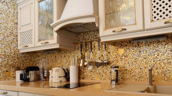 Мозаика для кухни: как приклеить мозаику на кухне своими руками?